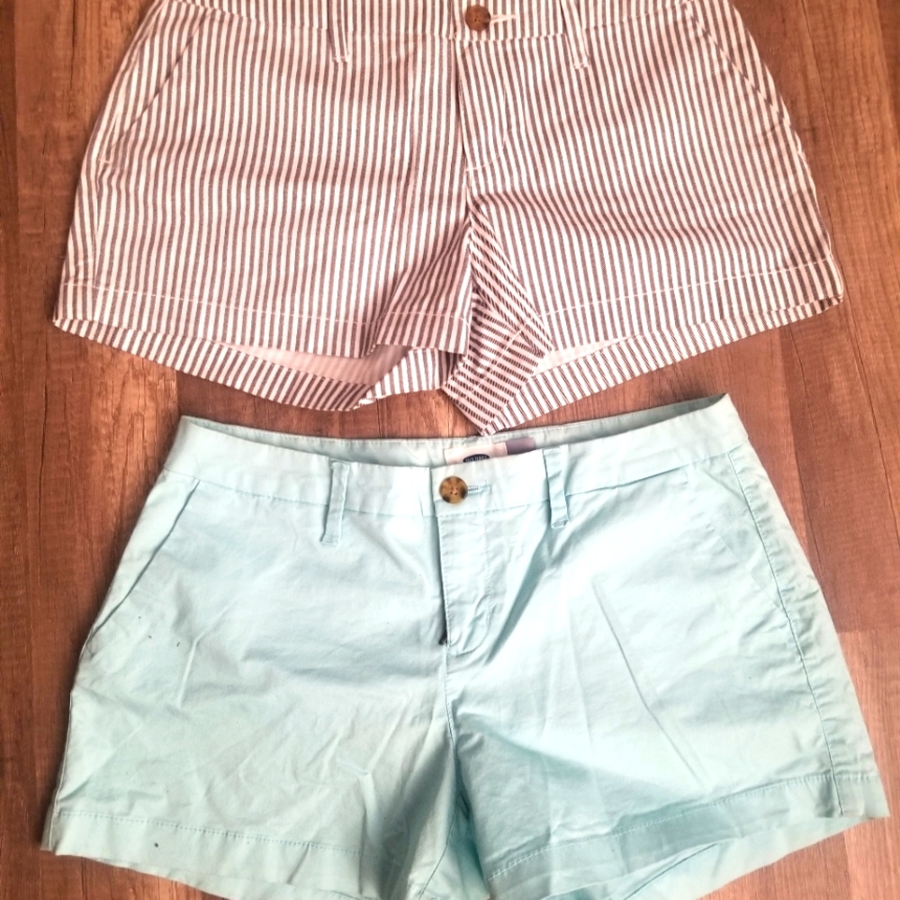2 pairs of women's shorts